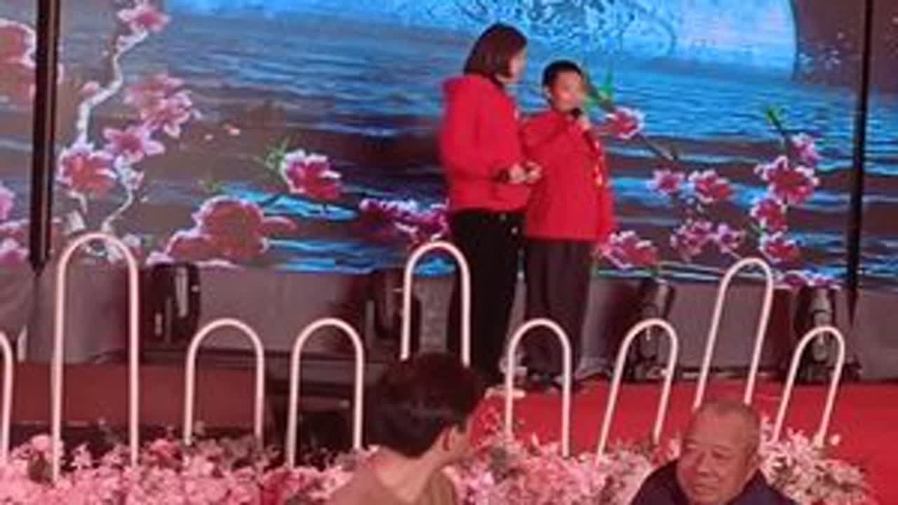 热列庆祝娘家碧仿宫落成庆祝大典，和舅妈合唱[庆祝][庆祝][庆祝][庆祝][合十][合十][合十][合十][合十][合十]