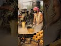 गांव में गन्ने के जूस से गुड़ बनाने का देसी तरीका 😍 #shorts #ai