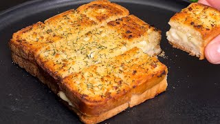 Garlic toast with cheese! The perfect breakfast to try!