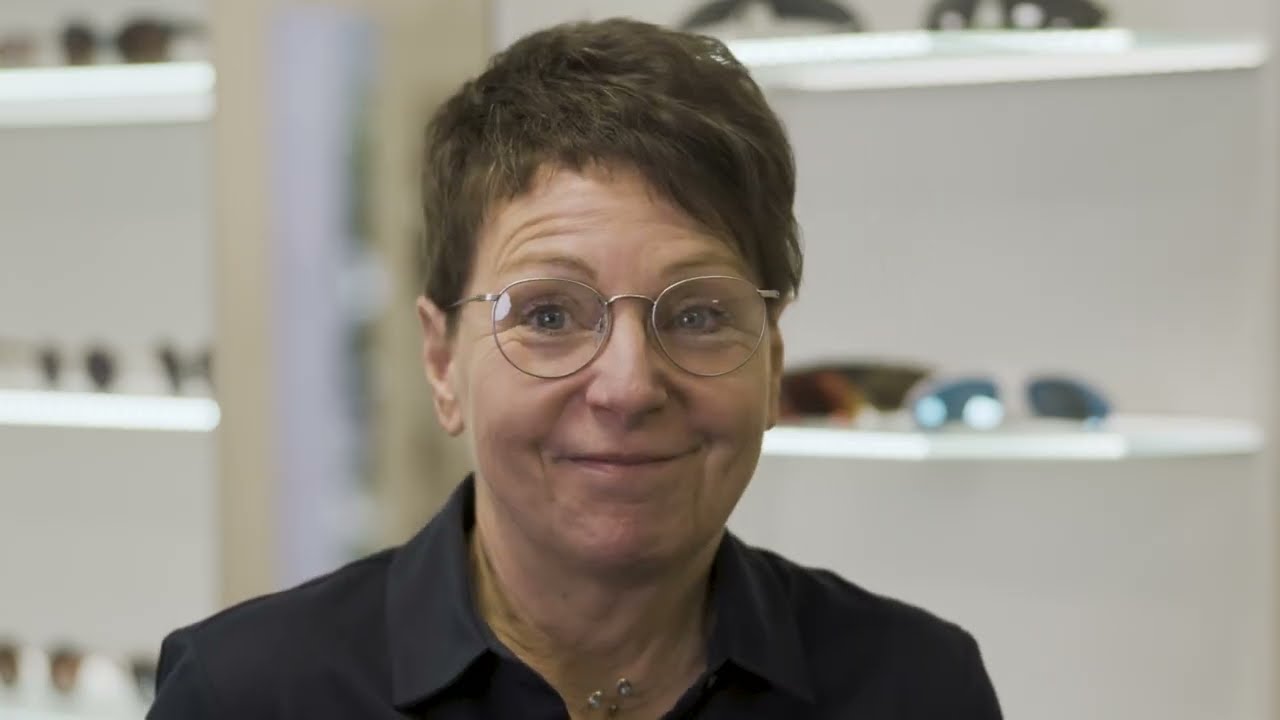 Entspiegelte Brillengläser | Brille mit Entspiegelung | Brillenfabrik