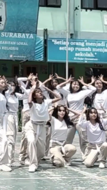 dance di sekolah pingsan #dance #pingsan # #masasekolah (source.@pipieoo)