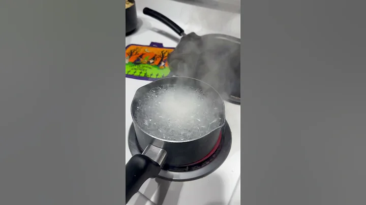 Putting ice in boiling water!😱#shorts