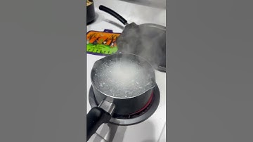 Putting ice in boiling water!😱#shorts