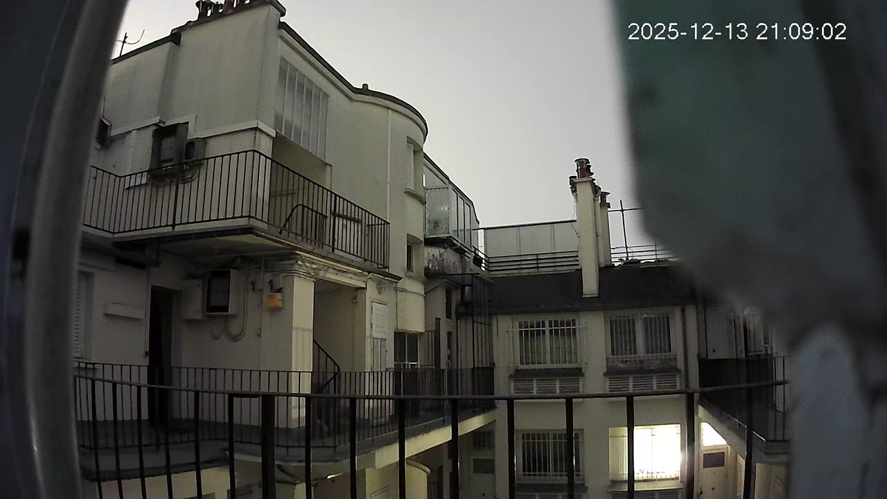 Invasors in Paris building 75016 13.12.25 Av du Pres Kennedy 