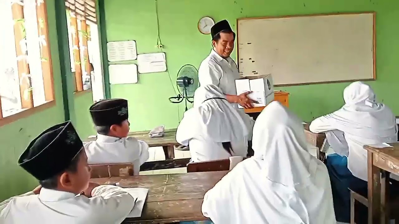 PEDULI ACEH DAN SUMATERA MI AL WATHONIYAH CILEMPUNG PASIRJAYA KARAWANG 