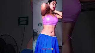Chikni Kamar Hot Deep Navel Hot Aunty Reels Hot Figure Status