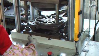 Hydraulic trimming machine for aluminum casting products