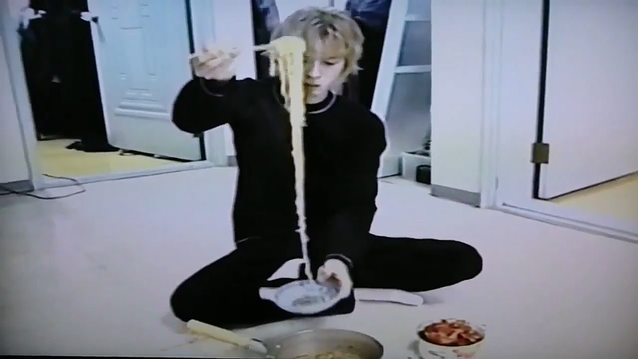 신라면 끓여서 코지 아침밥 먹이는 유이치 Y2K