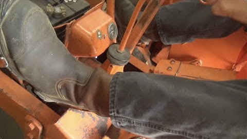 HOW TO DRIVE AN ANTIQUE TRACTOR - STEVE DRIVES THE WD45 ALLIS CHALMERS FOR THE FIRST TIME!!!