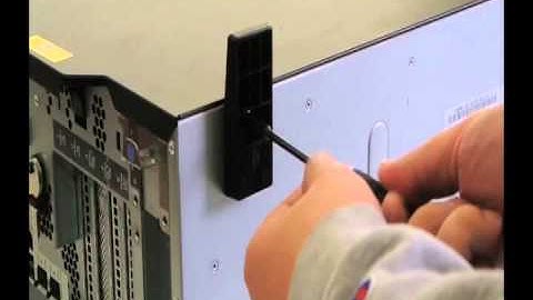 IBM System x3300 M4 Removing the Stablizing Feet