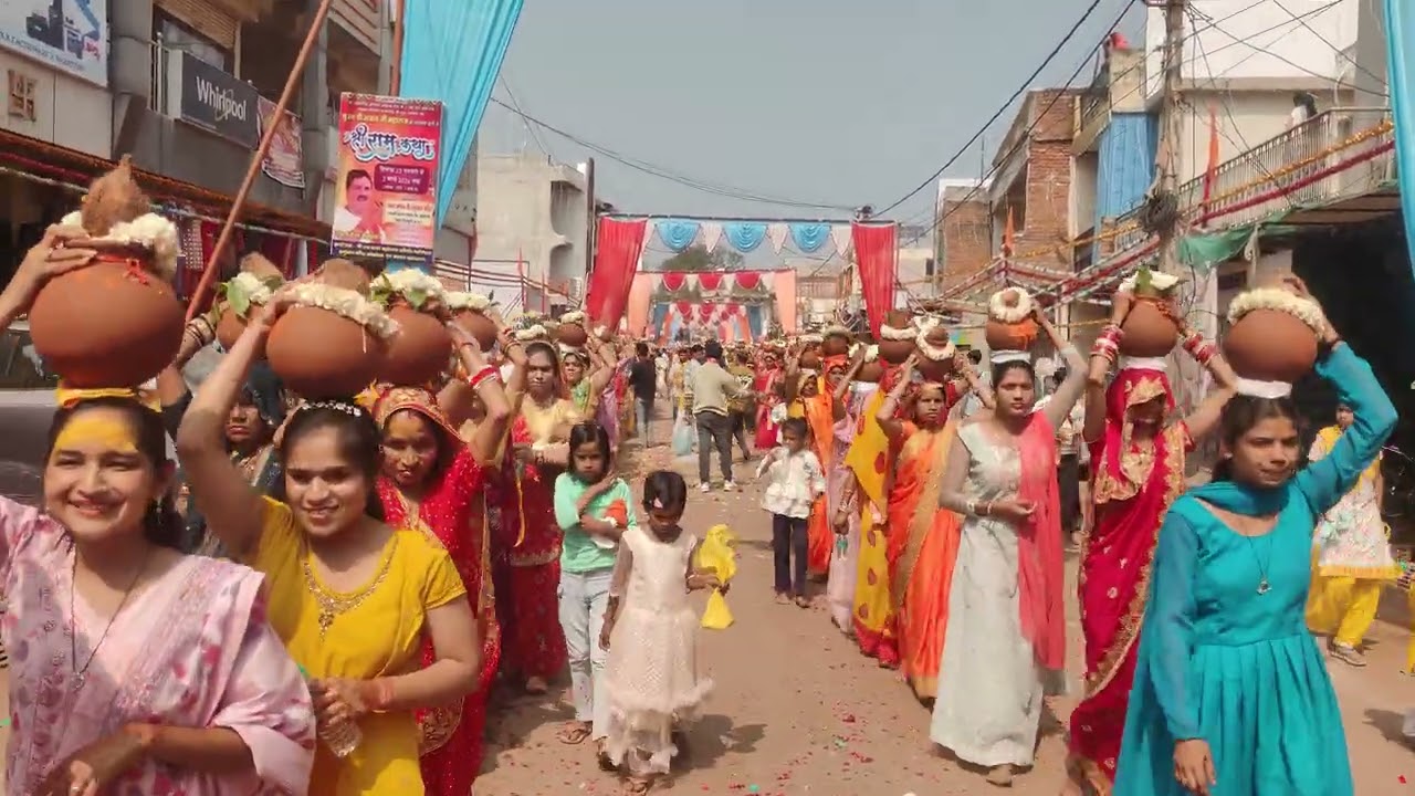 कोलारस में श्री राम कथा की कलश यात्रा 