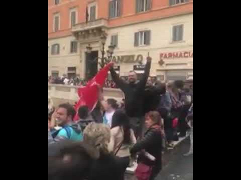 LIVERPOOL FANS SINGING 'ALLEZ ALLEZ ALLEZ' IN ROME TODAY