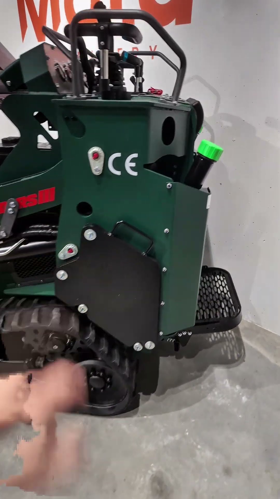 Grizzly Kodiak Mini Skidsteer - Image 2