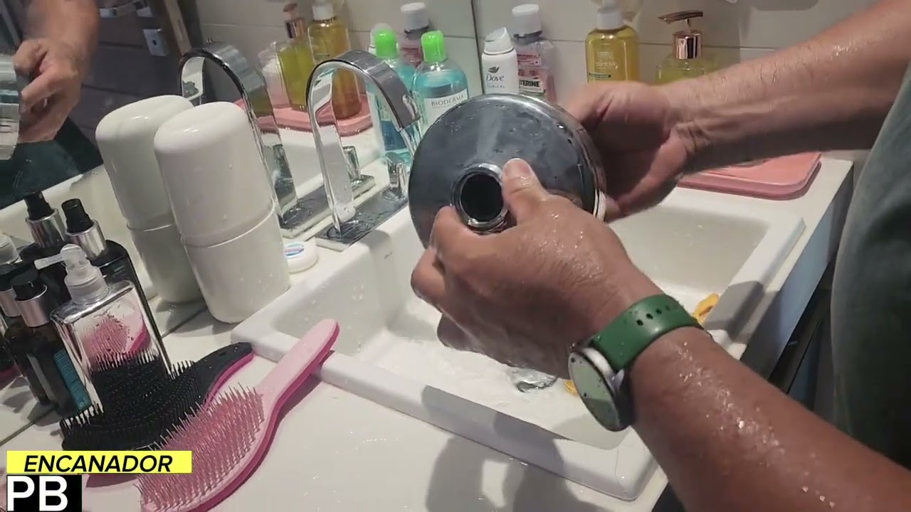 Manutenção no chuveiro da deca