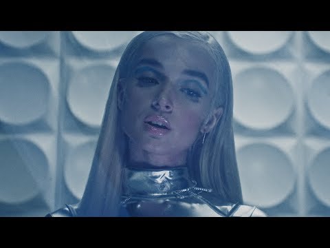 POPPY - Fill The Crown (Official Music Video)