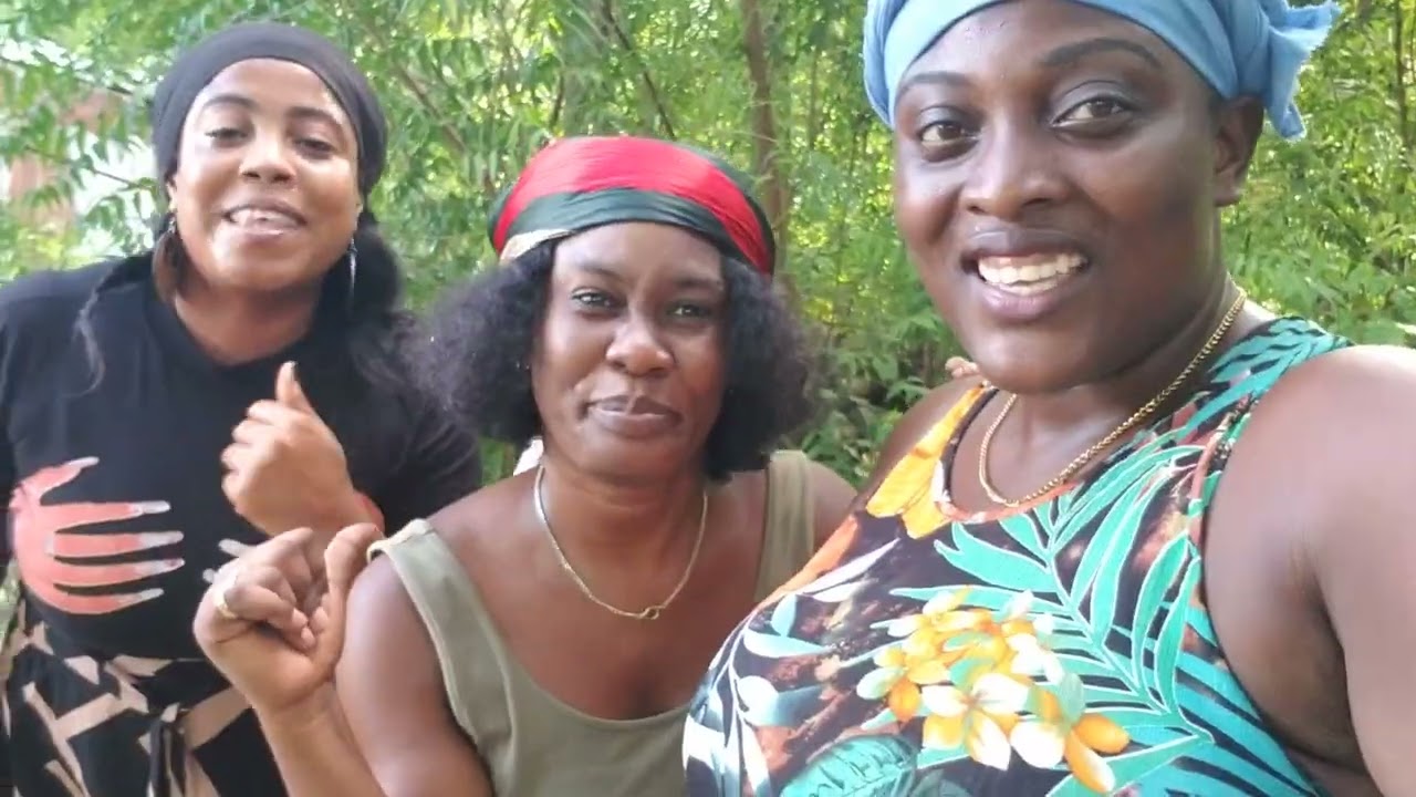 Bina Naïka ak Emma prank Christina Li manke bat yo