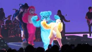 Miley Cyrus Bangerz Tour 'On My Own'