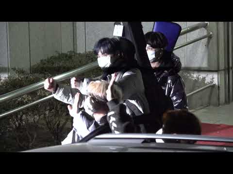 220107 뮤직뱅크 퇴근길 #원위 #ONEWE (용훈 강현 하린 동명 키아) Fancam