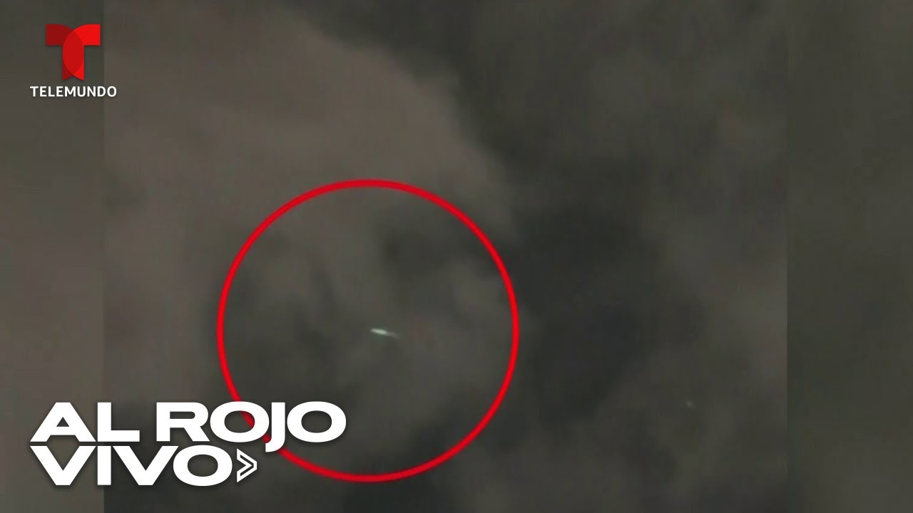 Moradores de Bogotá testemunham misteriosos UFOs brilhantes no céu 2 YouTube player