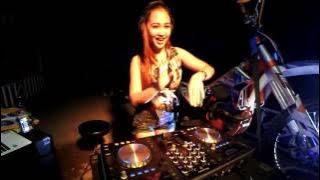 FDJ Emily Perform