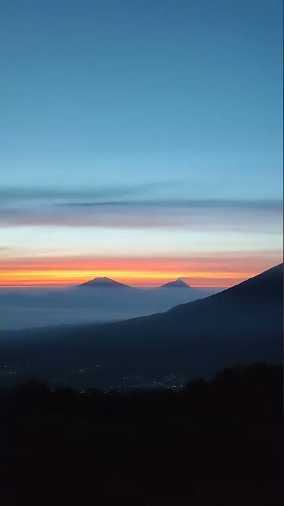 Sunrise Dari Sunrise Camp, Gunung Sindoro, Jawa Tengah