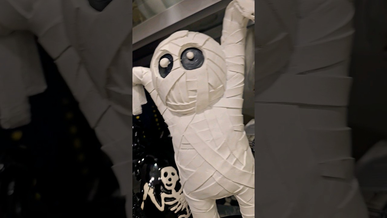 Spooky Halloween Decorations #halloween #halloweenshorts