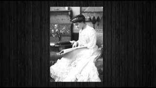 Video thumbnail of "♫ Eva Gauthier - Isabeau s'y promène ♫"