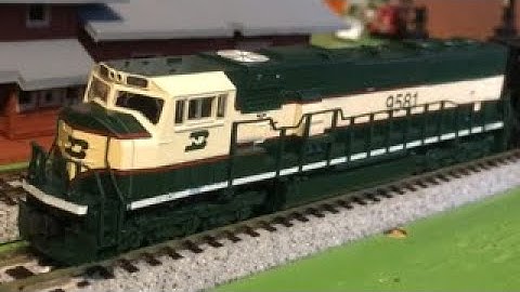 N scale Kato SD70 with MRC 0001960 dcc and sound