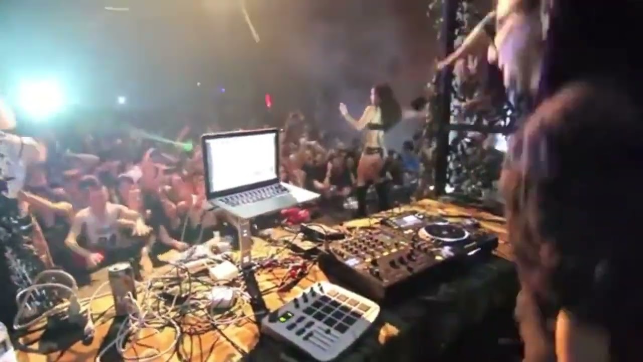 Skrillex plays shia shoor on live!