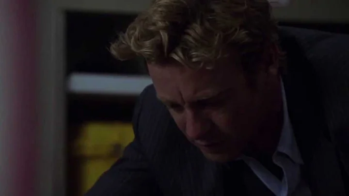 The Mentalist 6x02-Jane cleans Teresas face