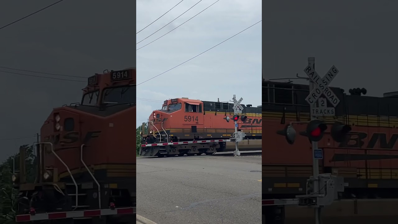 A BNSF Warbonnet