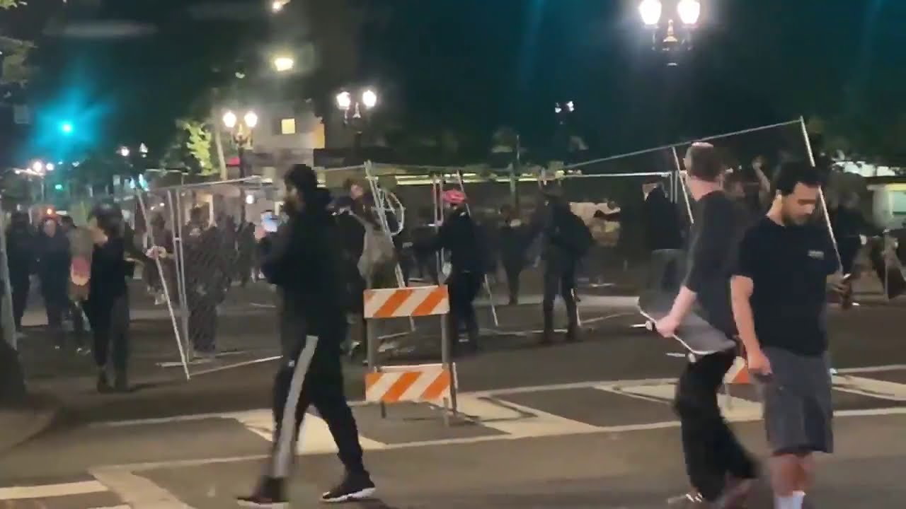Portland Riot Police Precinct Protesters In Portland Surround Police Precinct - YouTube