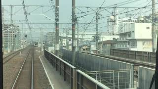 JR総持寺駅を通過する普通