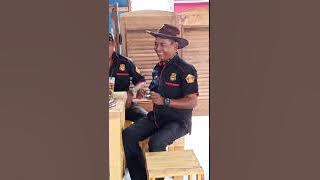 mabeslppk,paklilik lagi asik dan santai di cafe cowboy milik pak alex