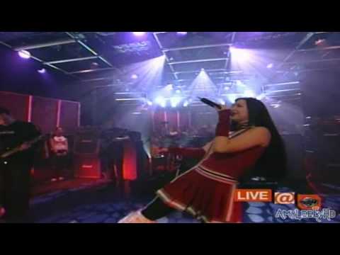 Evanescence - Bring Me To Life (Live @ Much Canada 12/14/2003) HD