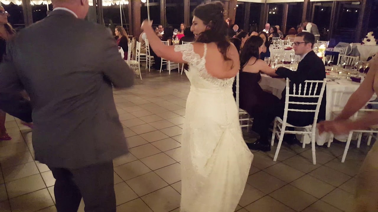 LI LONG ISLAND WEDDING DJ PAVILION AT SUNKEN MEADOW WEDDING RECEPTION BRIDE DANCING STAN WIEST MUSIC