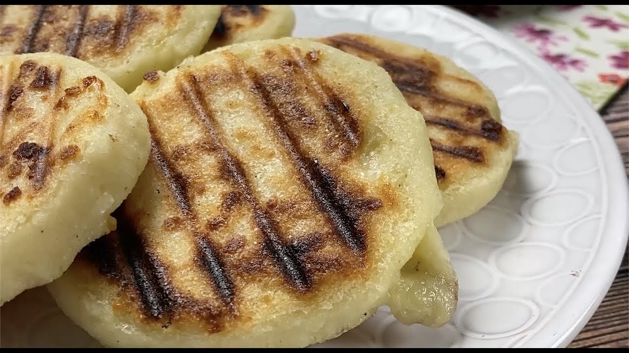 Arrepa Rrepitas Arepita rellena de queso - YouTube