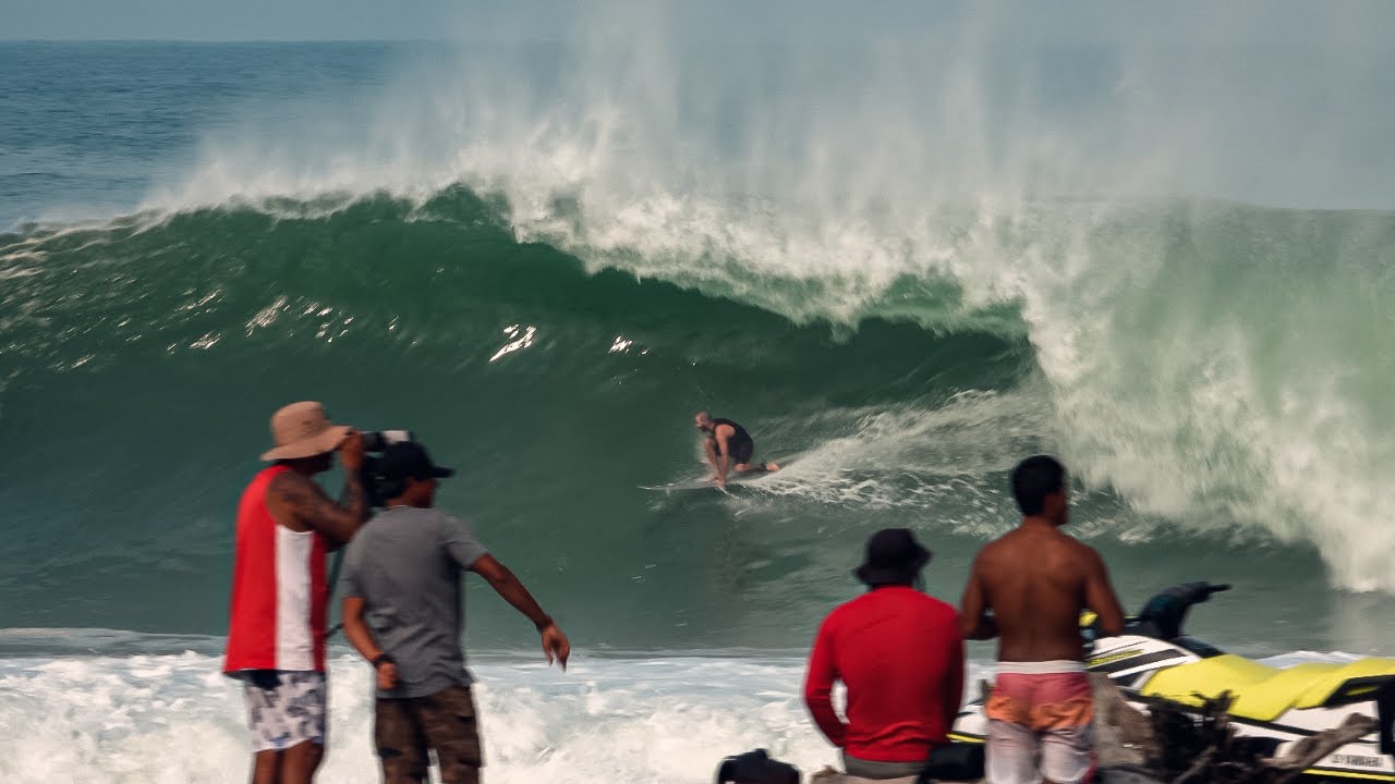 THE FLORENCE BROTHERS SURFING EPIC PUERTO ESCONDIDO