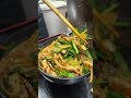 ニラたっぷりピリ辛スタミナ丼の賄いを頼む部下