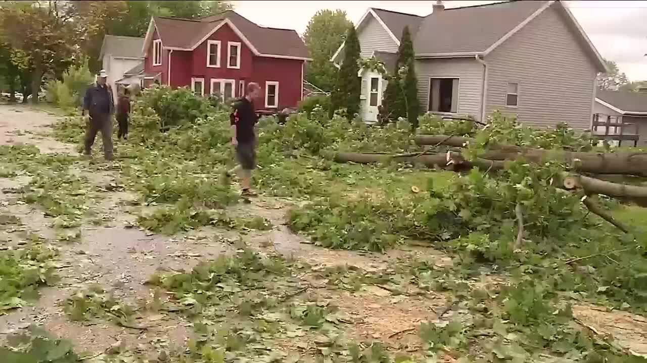 Cleanup underway in Kaukauna after severe storms - YouTube