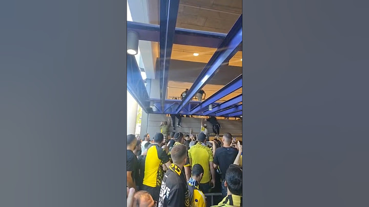 בלגן גדול מחוץ לבלומפילד 🚨 לפני גמר הגביע -אוהדי בית"ר ירושלים פרצו את מחסומי הכניסה. צילום- 27 א׳