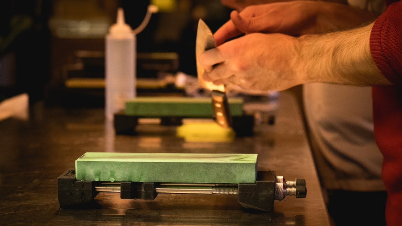 Cómo afilar un cuchillo con la piedra al agua🔪Trucos de cocina 