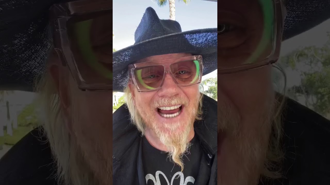 ROBERT CROMEANS | MOVING FORWARD IN THE HAIR INDUSTRY