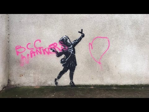 Video: Banksy Mette In Salvo Artisti Di Graffiti Che Hanno Taggato Un Pene Gigante Su Un Ponte Levatoio (PIC) - Matador Network