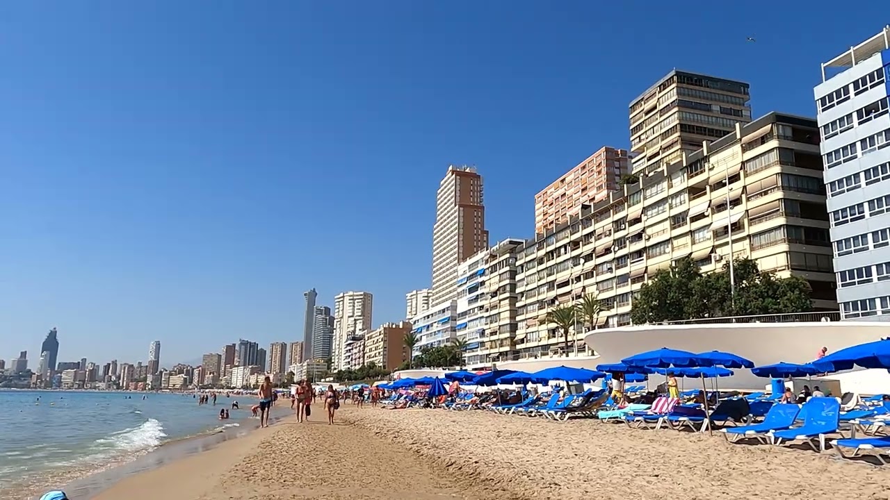 BENIDORM BEACH WALK QUIET BEACH OCTOBER 2023 4K. Ricks Town Tours