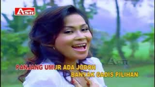 YUS YUNUS feat ERVI KARINA - DUNIA BELUM KIAMAT (  Video Musik ) HD