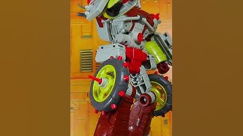 QUICK REVIEW: Transformers Studio Series 