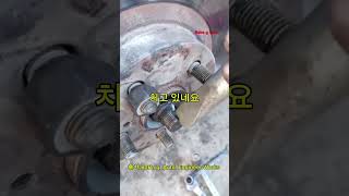 막대기로 볼트 풀기
