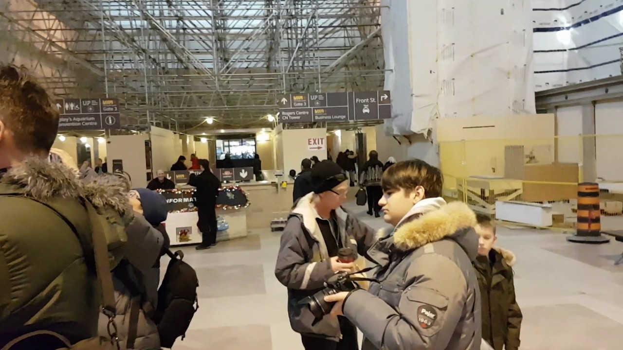 Флешмоб на центральном вокзале Торонто. 11 декабря 2016 г. camera iphone 8 plus apk