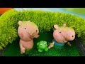 Peppa Wutz und Schorsch gehen Schwimmen. Spielzeugvideo auf Deutsch.